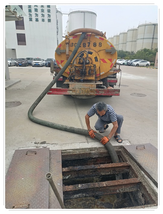 营根镇隔油池清掏