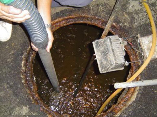 营根镇隔油池清理